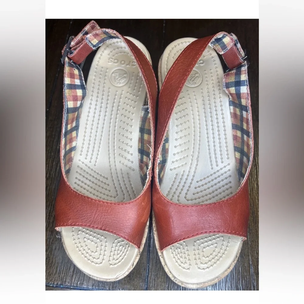 Crocs A-Leigh Wedge Red Leather Heel Cork Slingback Sandal Women’s Size 6 - Picture 3 of 6